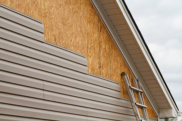 Professional Siding Replacement technician working in Wauconda, IL